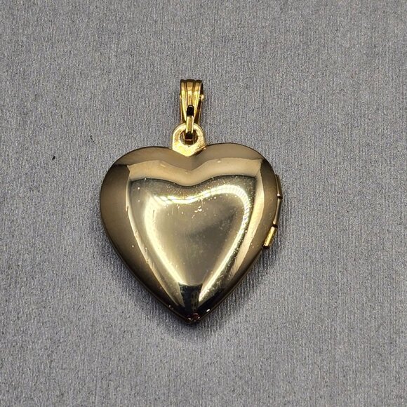 VTG Gold Tone Double Heart Locket Pendant Etched Design 1" Keepsake - Picture 2 of 5